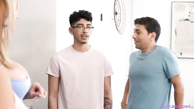 Rachael Cavalli & Daisy Fuentes with hot studs in stepmoms foursome