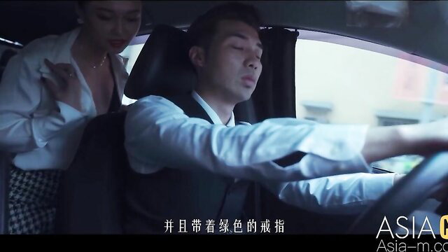 Su Yu Tang seduces sleeping man in car, cleavage tease, ModelMedia Asia