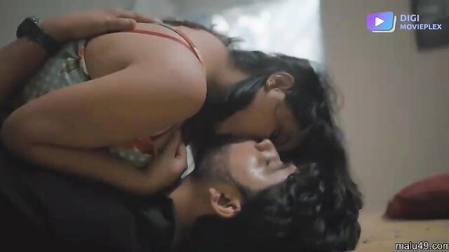 Big boobs Indian teacher passionately kissing student in bed