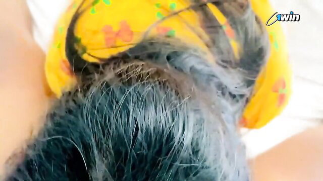 Sri Lankan chunky MILF closeup of graying hair in yellow saree