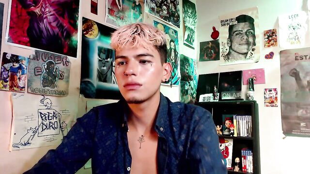 Hot Latino twink Mikey0Z0 in open shirt, erotic Stripchat dance tease