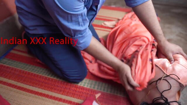 Indian desi step-mom in red saree hardcore gonzo action