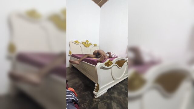 Ebony amateur babe twerking nude ass on bed, big booty tease