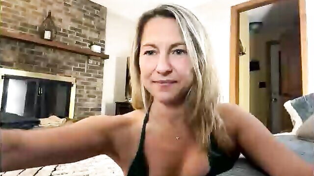 sassyella blonde chubby cam girl in black sling bikini top