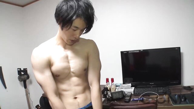 Shirtless toned Asian guy with abs in JAV solo thumbnail GONA-445