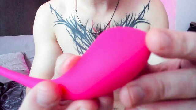 Alexey Webcam King holds pink vibrator, shirtless tattoos tease solo play
