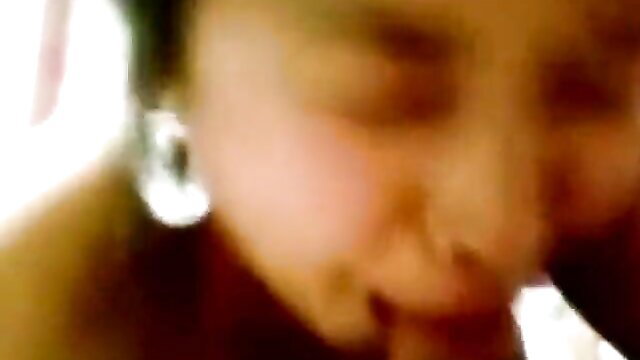 Pretty Di slutty Asian babe sucking pretty dick closeup