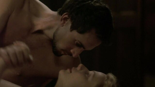 Gwyneth Paltrow nude kissing scene in Shakespeare in Love