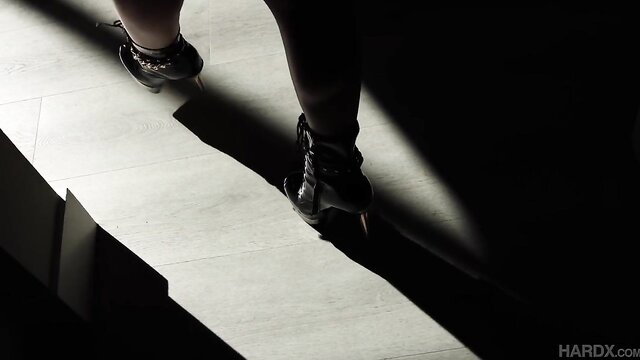 Jennifer White's legs in sexy high heel boots, teasing ass view