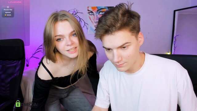 Jasper_deeper blonde leans over guy in leaked Chaturbate couple tease