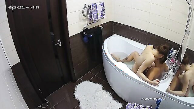 Amateur Asian couple hardcore fucking in bath tub closeup