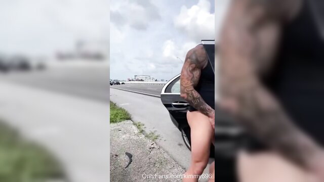 Tattooed stud fucks curvy slut outdoors by black car