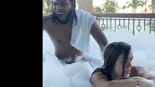 Valentina Midget fucked in bubbly bathtub by black guy