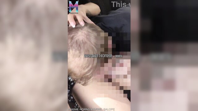 Blonde trans hitchhiker sucking large knob in car closeup