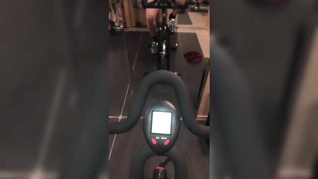 Amateur solo babe nude spin bike masturbation closeup