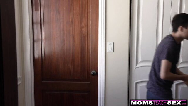 Ashley Lane with MILF Jamie in Moms Teach Sex threesome lesson