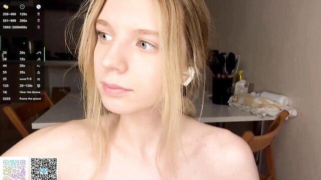 Pale Chaturbate girl georgietiogangco topless showing sexy body