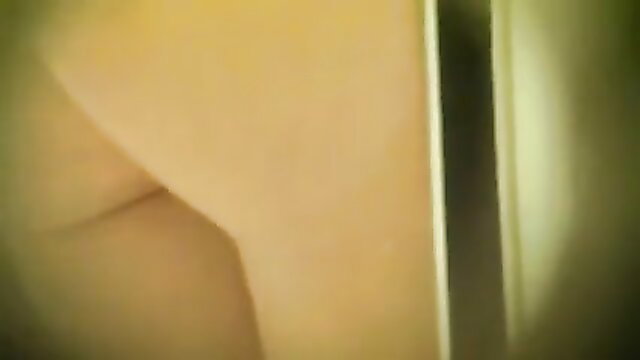 Voyeur video of young girl's nude ass in steamy shower