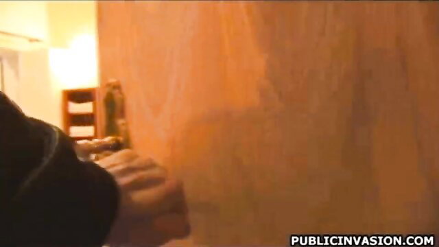 Foot Masseuse Lara giving hot handjob in orange room