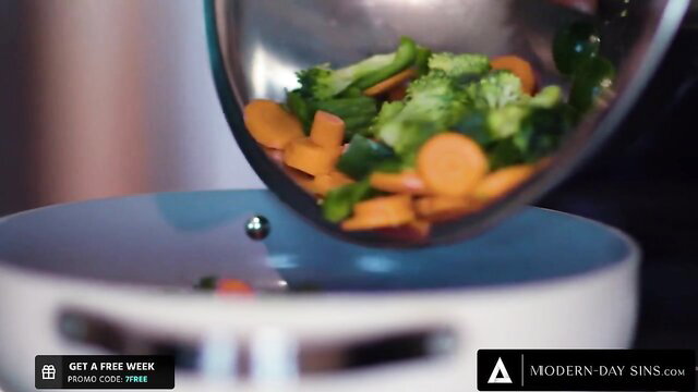 Steaming veggies poured into pot shocks housewife in free use creampie