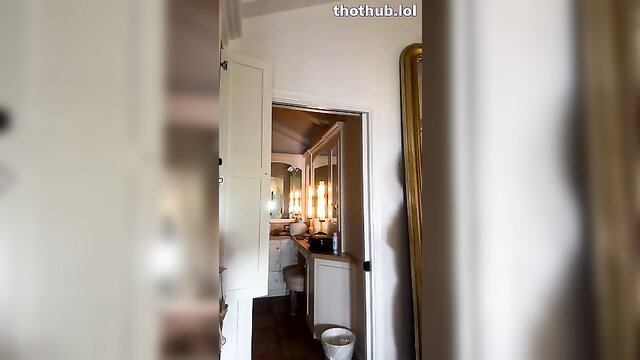 Lindsey Pelas in luxurious bathroom, live stream tease