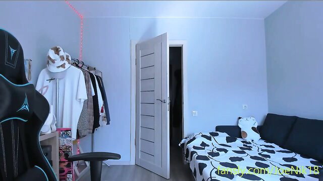 Naughty_nik43's toned athletic bedroom setup with glutes view