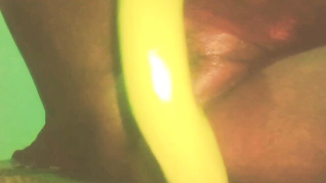 Asian village girl dirty Veena fuck with chubby choot banana insert