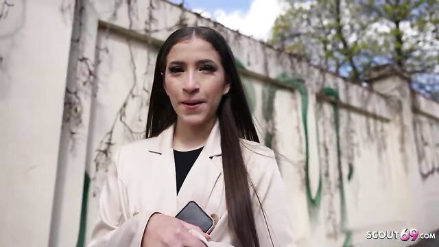 Petite Sofia Smith in sexy blazer on German Scout street pickup