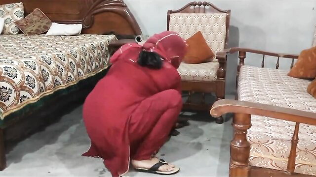 Zoya Shoaib tiktoker aunty in red salwar kameez squatting seductively