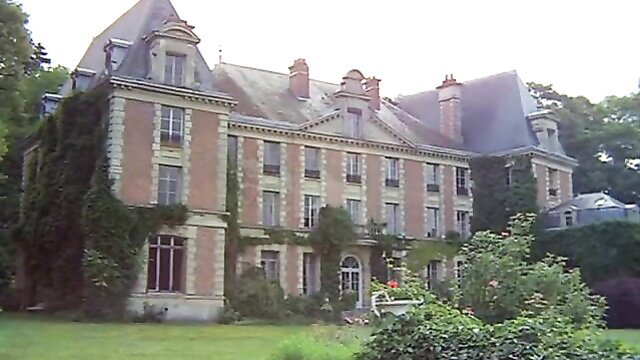 Elegant ivy-covered French chateau in retro Ribu Aristokrat 44 porn thumbnail