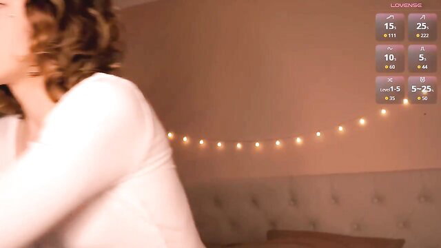 morphessou1 cam girl teases in white top, sexy solo stream