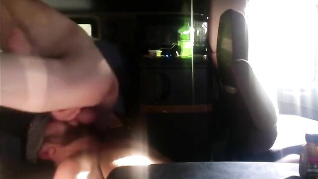 Trucker grips thick BWC deep in mouth, intense amateur oral