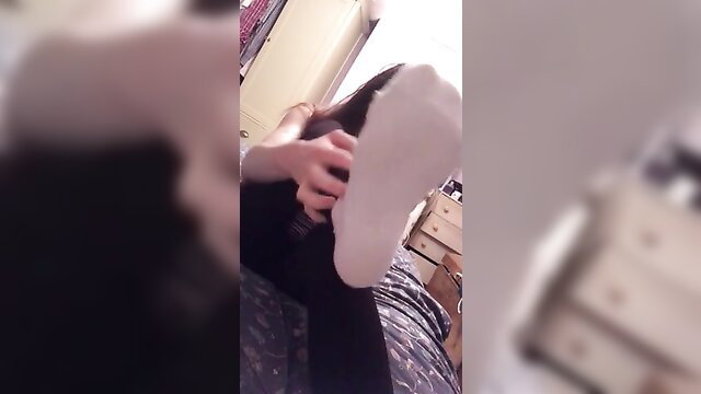 popsisapeachxo teases stepbro with dirty white socked feet closeup