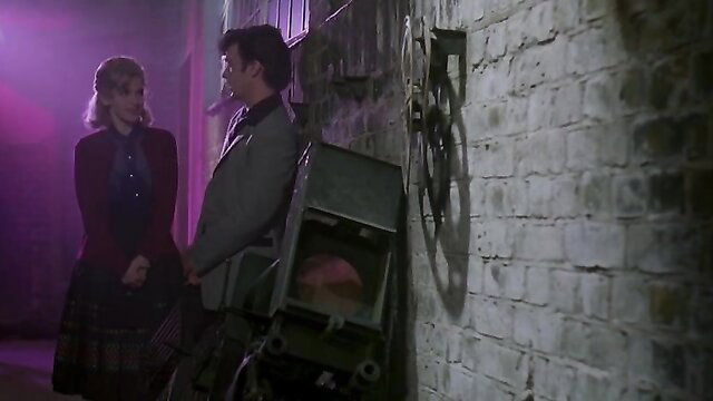 Sheryl Lee and Finola Geraghty topless in Backbeat 1994 nude celebs