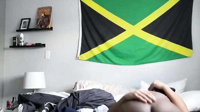 Thick ebony babe twerking fat ass on bed in amateur POV