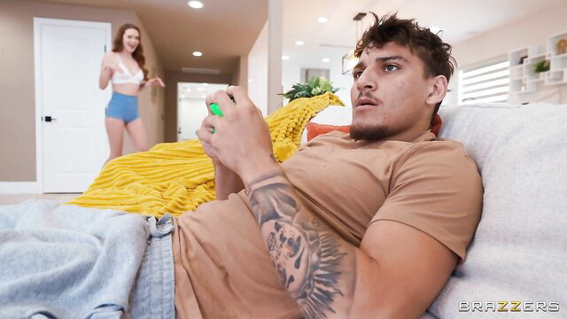 Elvish E-Girl Elly in tiny denim shorts and bralette teases gamer guy