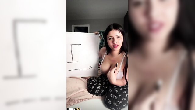 Strawberrytabby nude oiled tits out holding sign in hot PPV stream