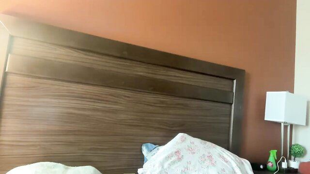 annieangel18 tiny pale girl in bed, solo Chaturbate tease