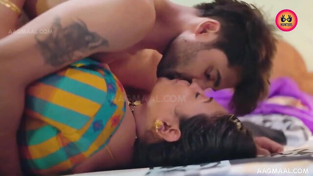 Indian MILF in colorful saree passionately kissed by tattooed hunk