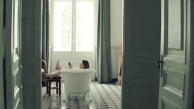 Sandra Drzymalska nude tits in bathtub, The Breslau Murders S01