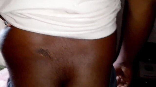 Sinhala madam bares curvy black ass for gas boy fuck