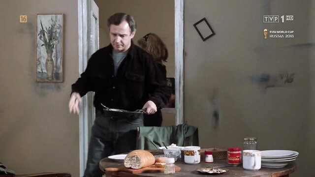 Edyta Olszowka in Ekstradycja 1995 kitchen scene thumbnail