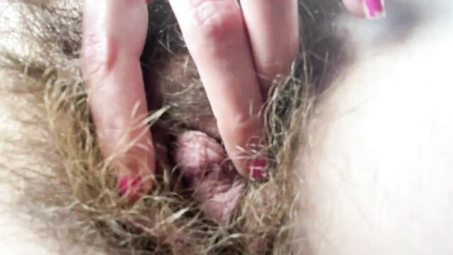 Closeup of hairy pussy spread by manicured fingers in face cam