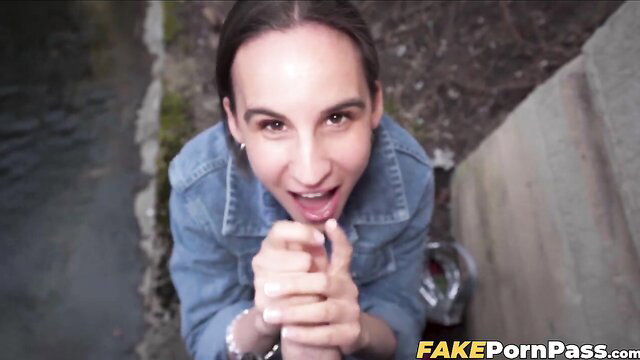 Gigi Max spreads pussy wide open outdoor quickie for cash