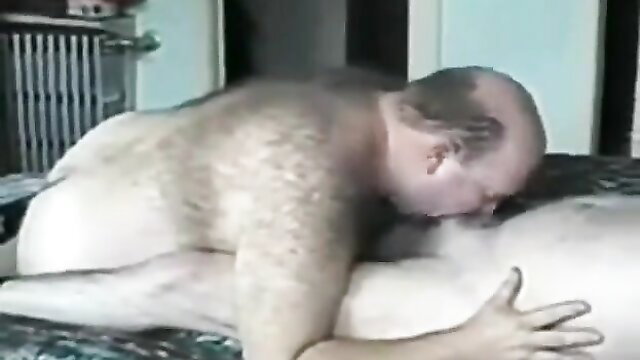 Hairy bald daddy rimming and groping in amateur gang hookup
