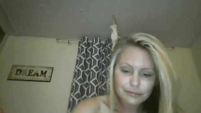 Blonde samtexasgirl topless closeup in Chaturbate pvt show