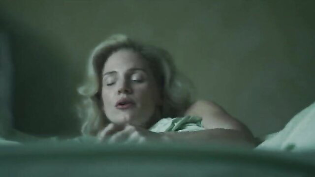 Jessica Chastain nude tits in hot bedroom sex scene George & Tammy s01e04