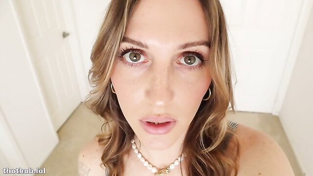 Blonde MILF with pearl necklace teases open mouth closeup