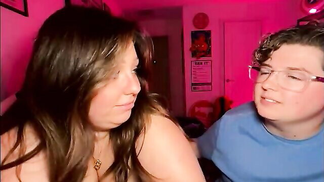 Michelebussexx amateur couple with sugardaddy on Chaturbate