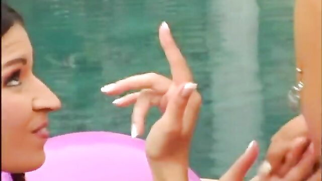 Jenaveve Jolie and Ann Marie Rios fingering in pool threesome